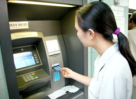 Hà Nội lắp thử nghiệm thiết bị báo động trên máy ATM